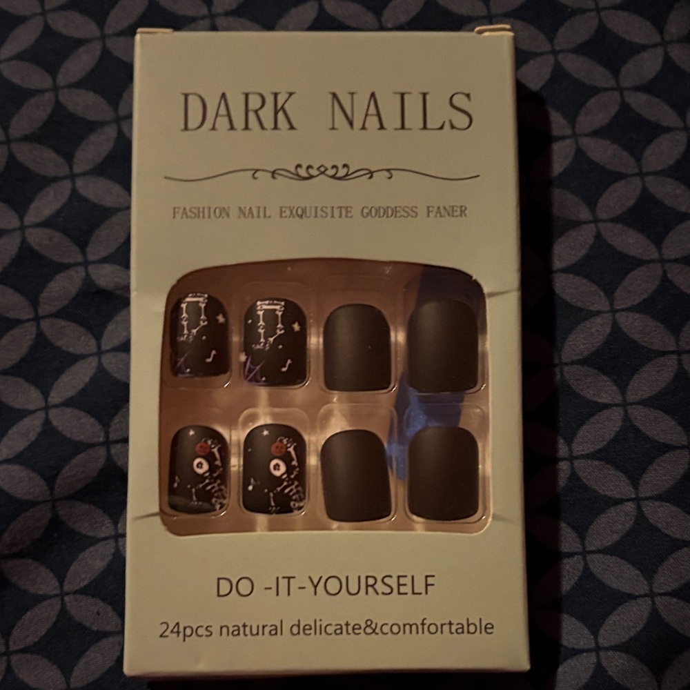Dark Nails Black Press-On Set